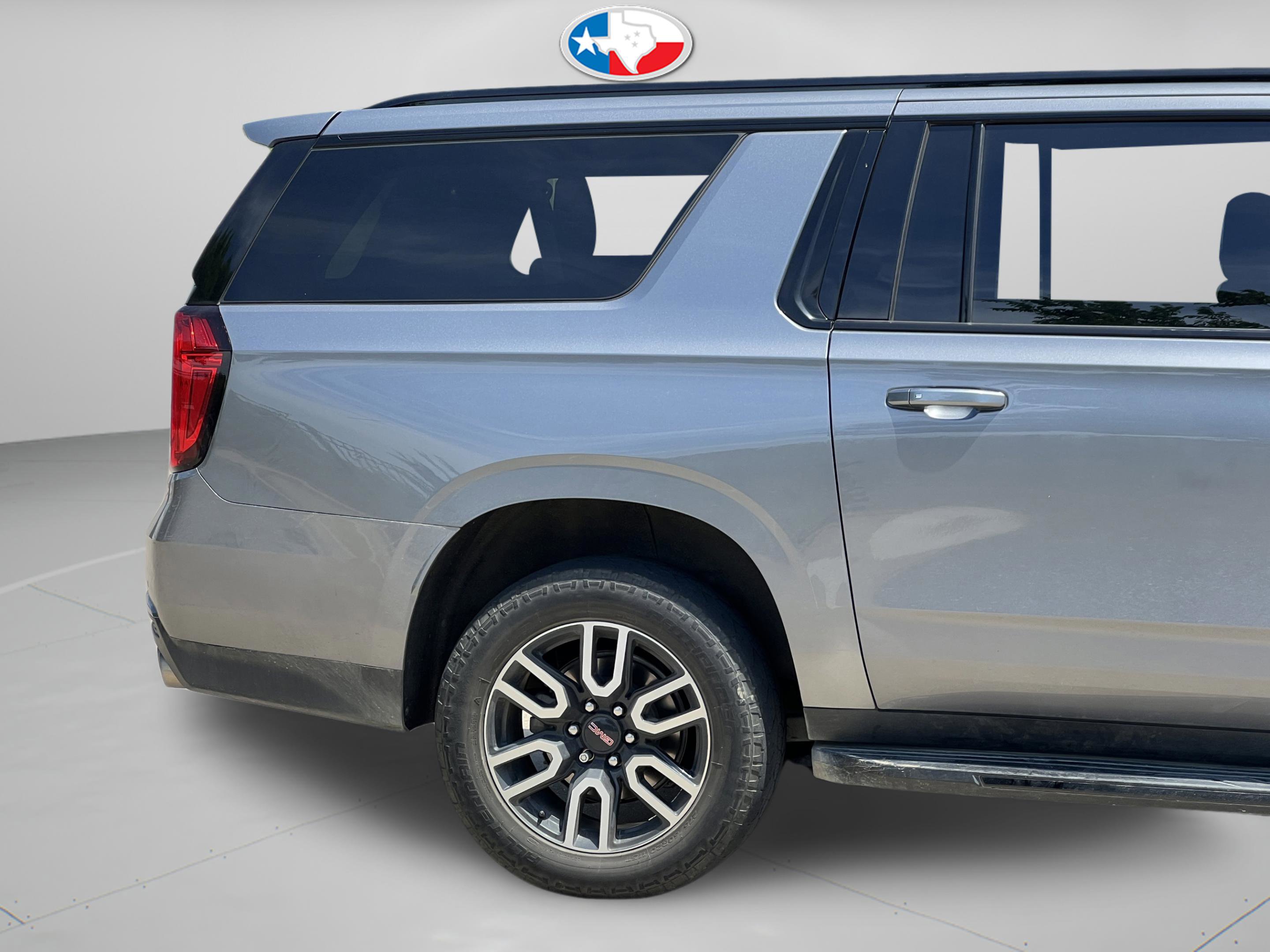 Used 2022 GMC Yukon XL AT4 w/ Technology Package AWD/4WD image 30