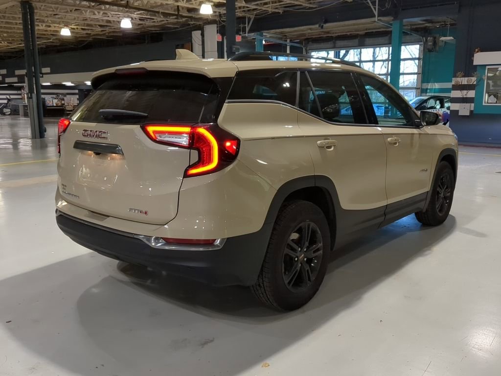 Used 2022 GMC Terrain AT4 image 7