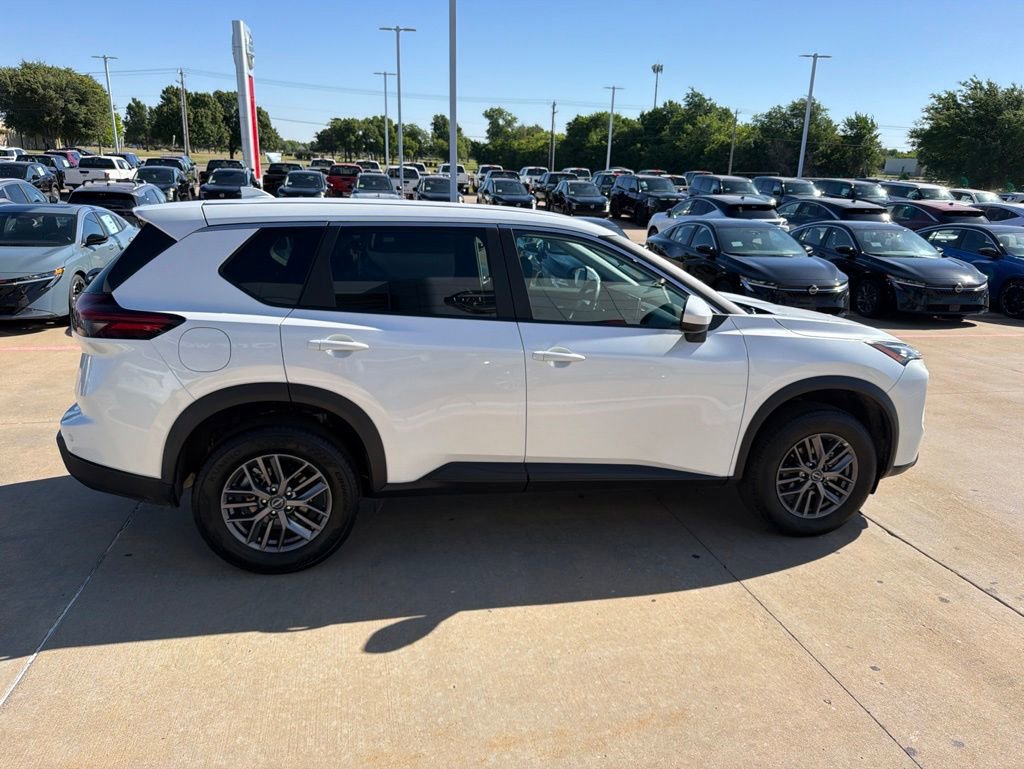 Used 2026 Nissan Rogue SV AWD/4WD image 6