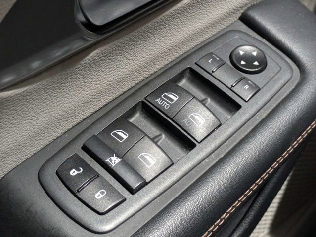Used 2020 Chrysler Pacifica Touring-L FWD image 24