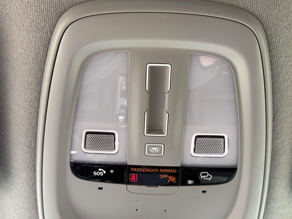 Used 2023 Volvo XC40 B5 Ultimate w/ Protection Package Premier image 27