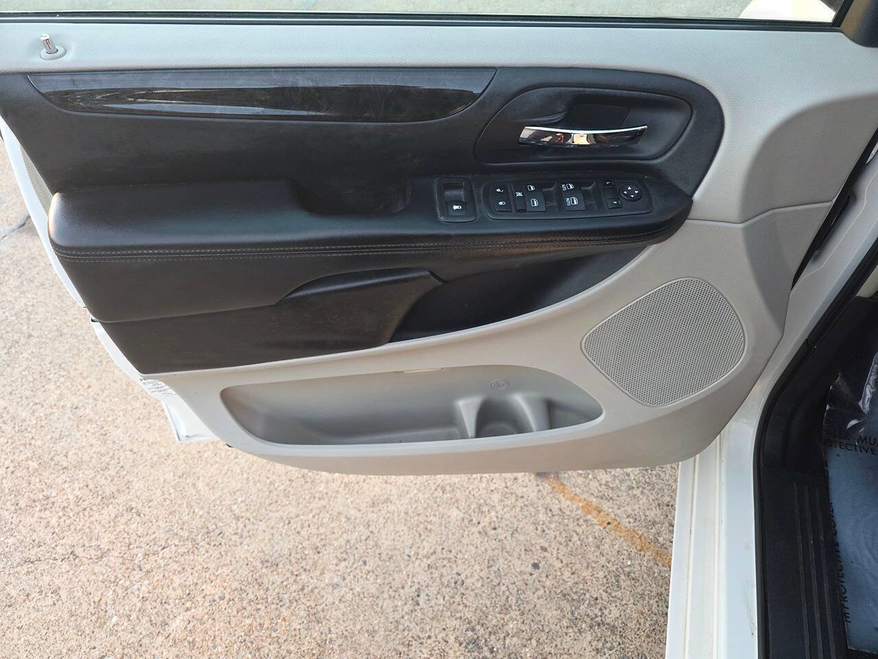 Used 2012 Dodge Grand Caravan Crew image 18