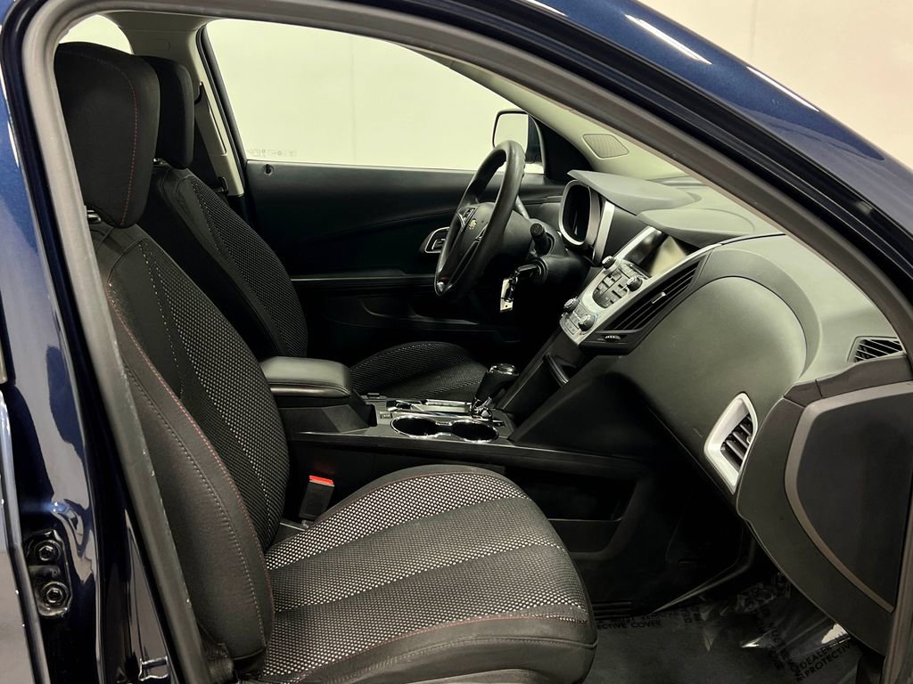 Used 2017 Chevrolet Equinox LS image 32