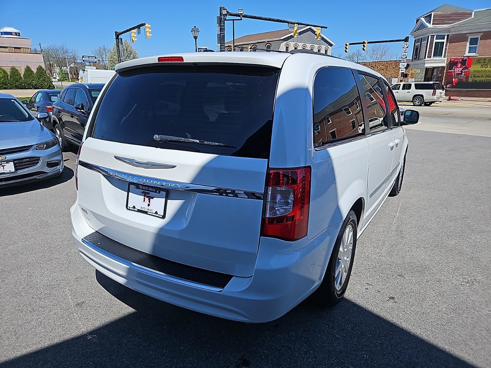 Used 2016 Chrysler Town & Country Touring FWD image 6