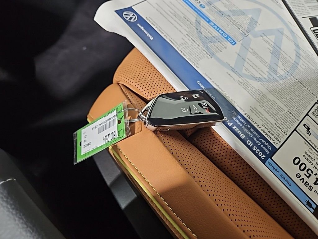 New 2025 Volkswagen ID. Buzz Pro S image 28