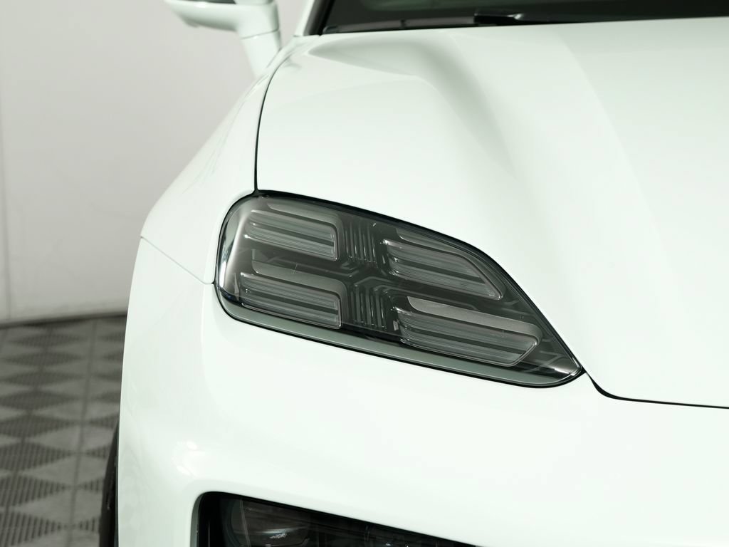 Certified 2026 Porsche Macan 4 Electric AWD/4WD image 11