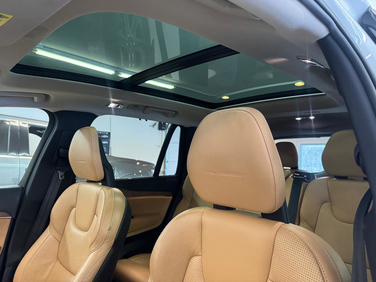 Used 2016 Volvo XC90 T8 Inscription w/ Vision Package image 18