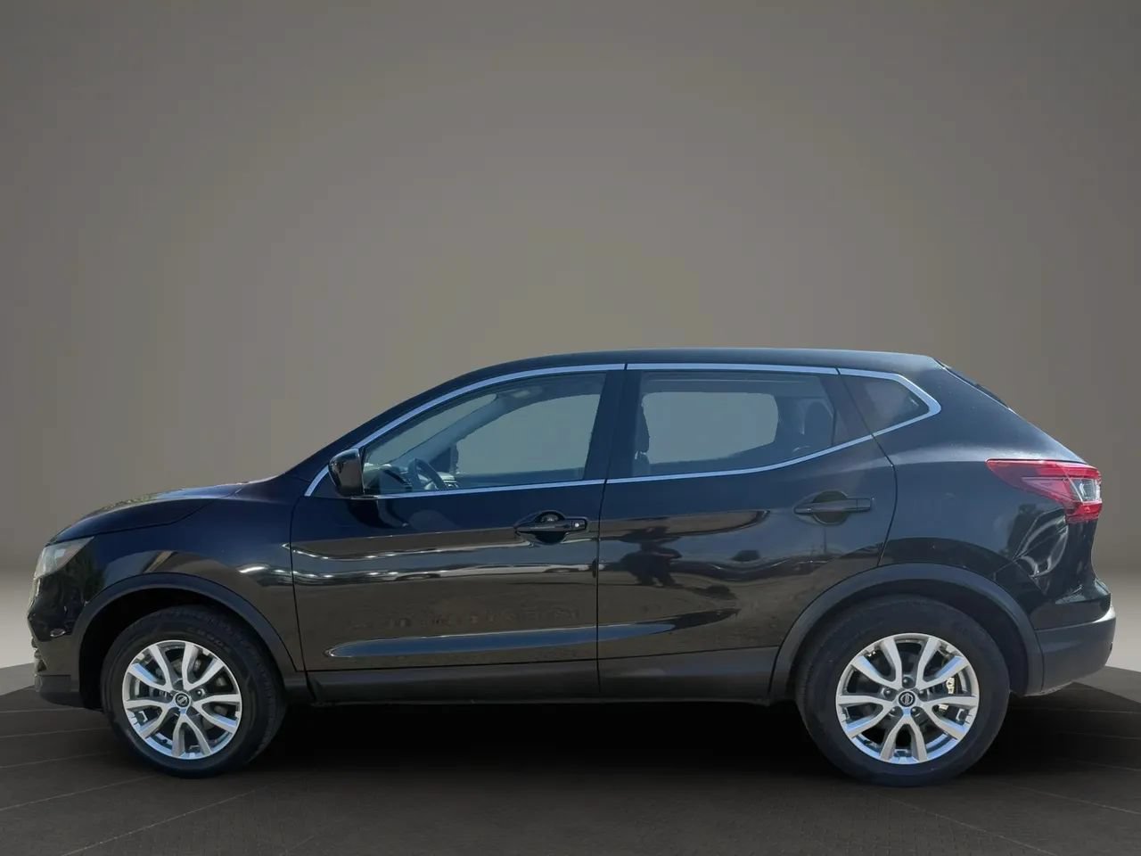 Used 2021 Nissan Rogue Sport S FWD image 8