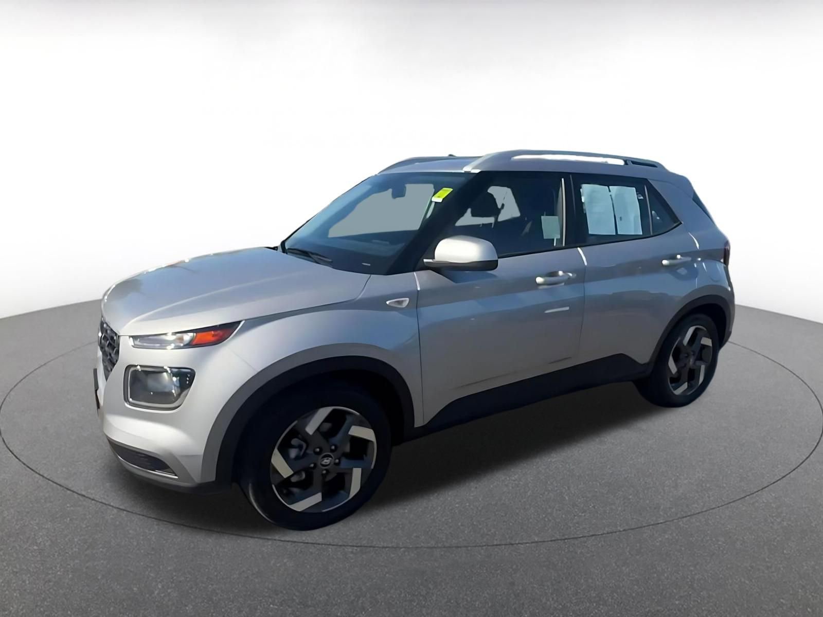 Used 2025 Hyundai Venue SEL image 8