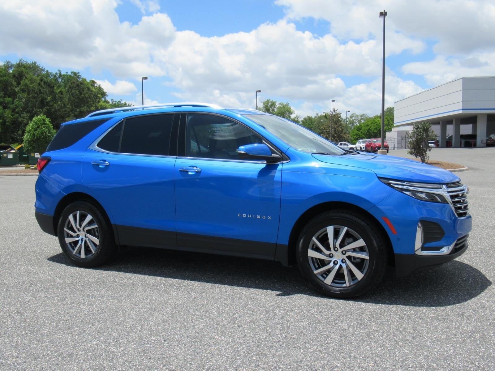 Used 2024 Chevrolet Equinox Premier FWD image 2