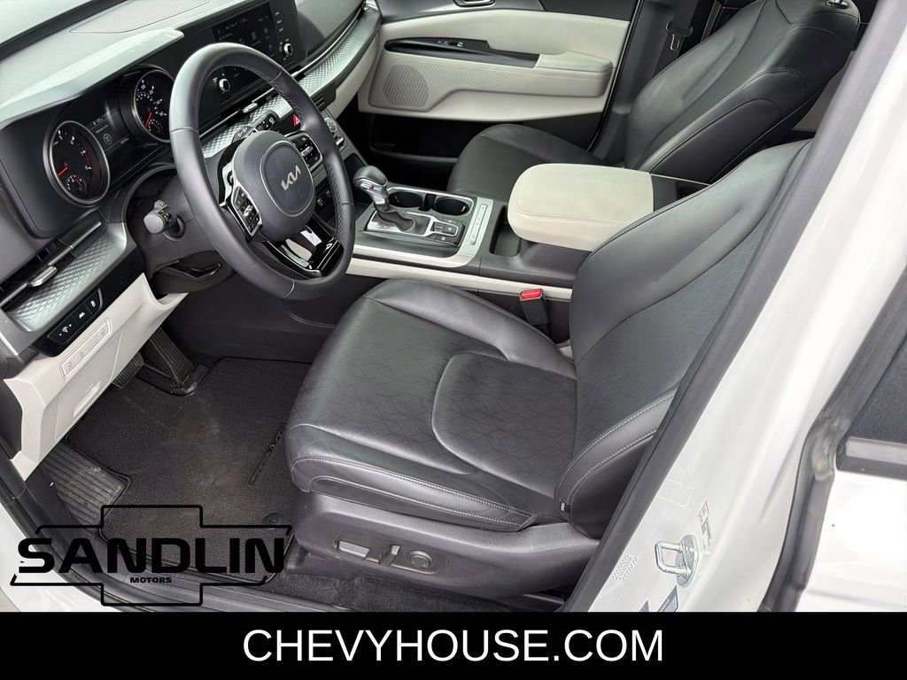 Used 2024 Kia Carnival LX image 11