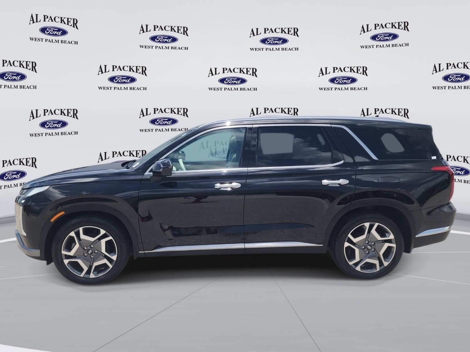 Used 2024 Hyundai Palisade Limited FWD image 2