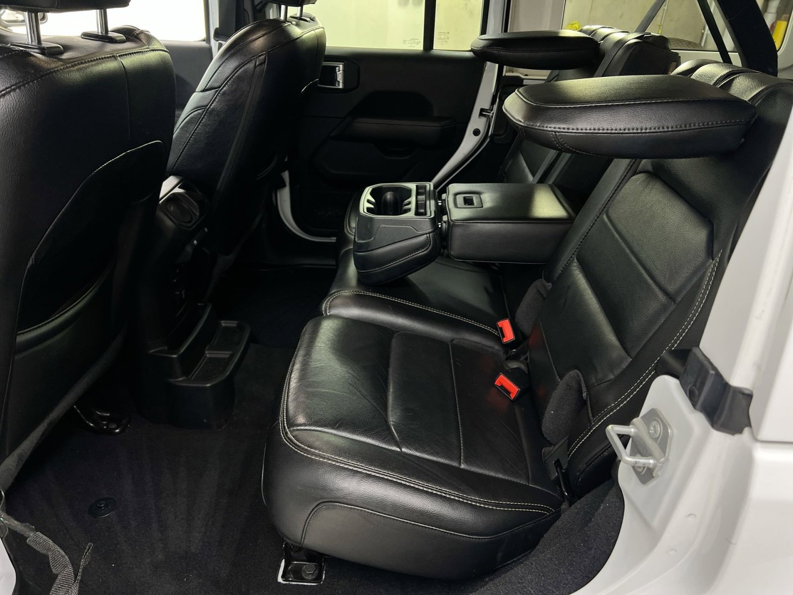 Used 2020 Jeep Wrangler Unlimited Sahara image 28