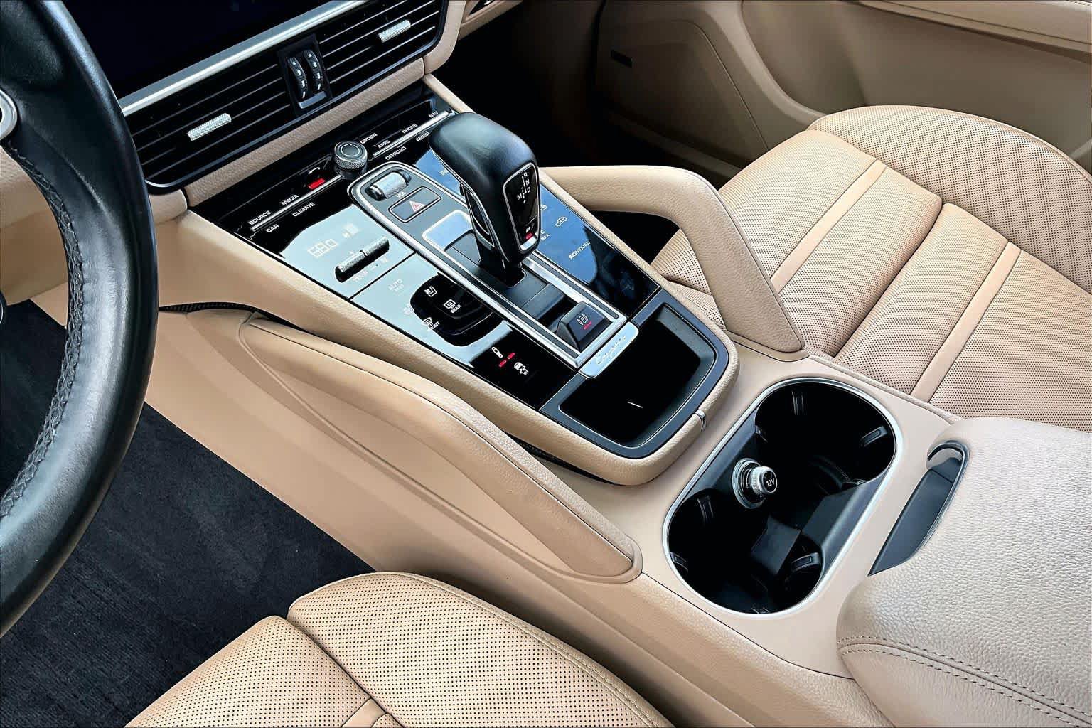 Used 2022 Porsche Cayenne E-Hybrid AWD/4WD image 48
