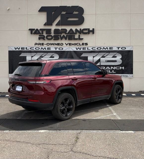 Used 2025 Jeep Grand Cherokee Altitude AWD/4WD image 7