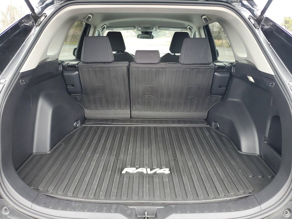 Used 2022 Toyota RAV4 LE image 25