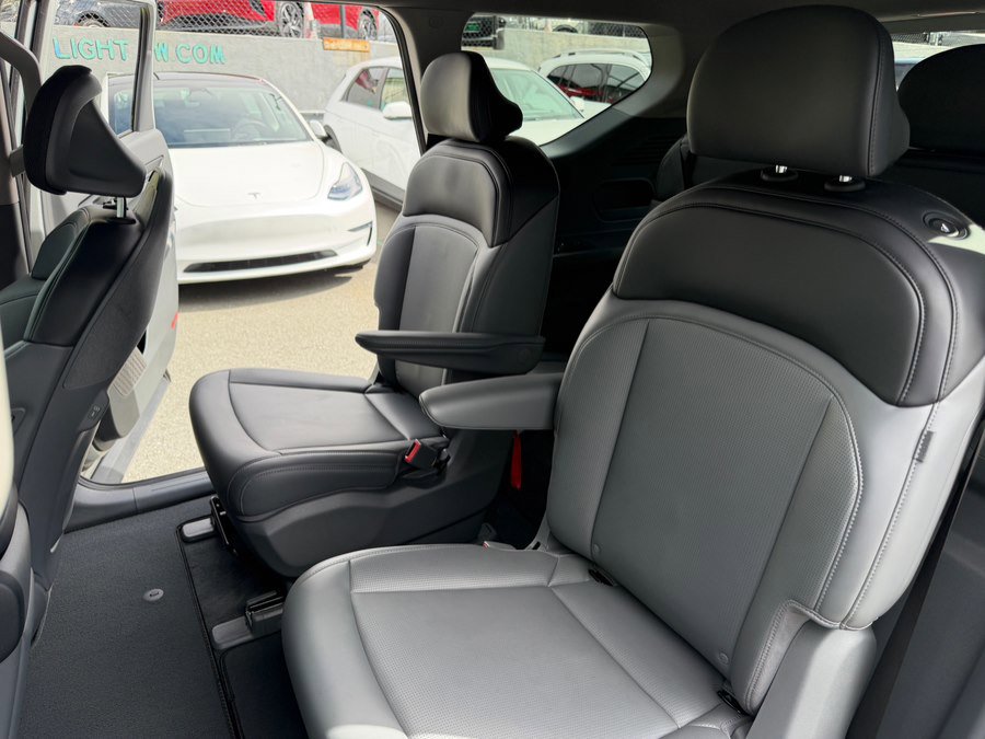 Used 2024 Kia EV9 Light Long Range RWD image 50