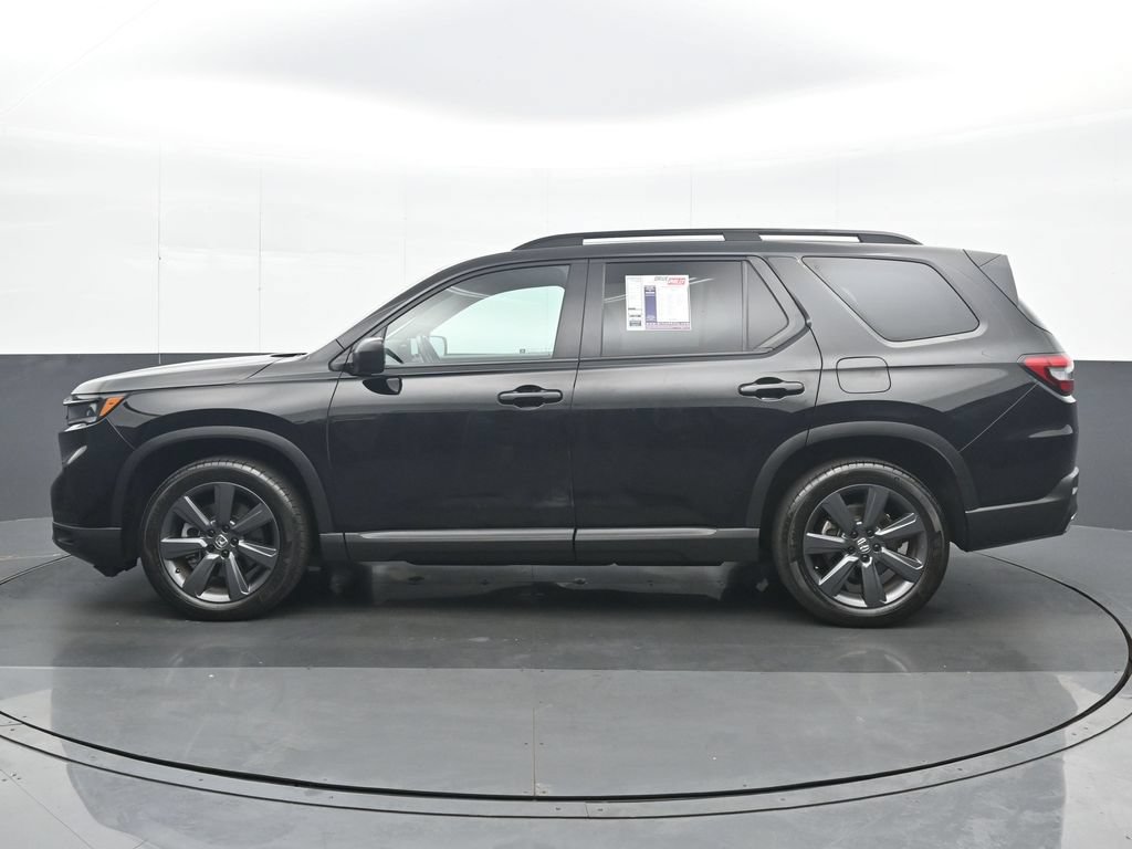 Used 2025 Honda Pilot Sport image 3