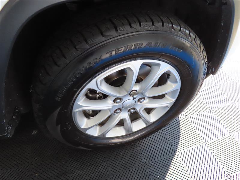 Used 2021 Jeep Grand Cherokee Laredo image 9