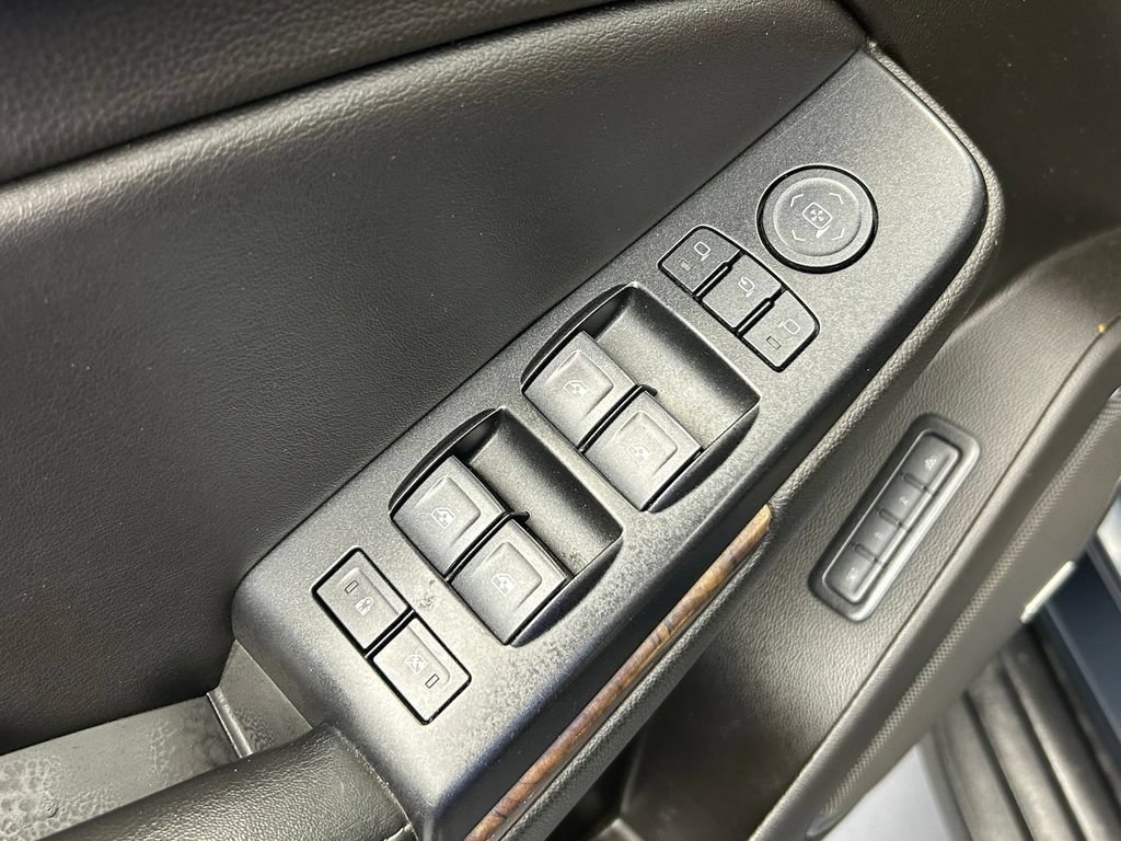 Used 2020 Chevrolet Suburban LT RWD image 20