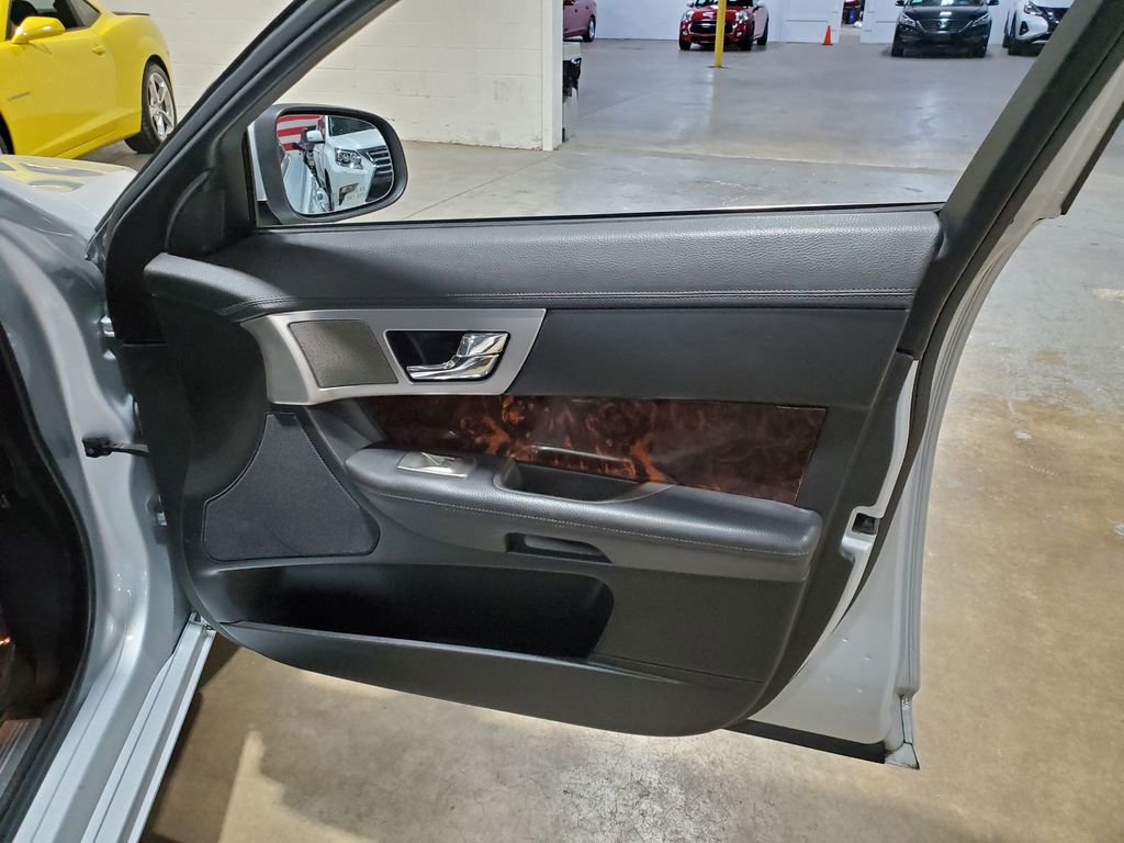 Used 2009 Jaguar XF Luxury image 15