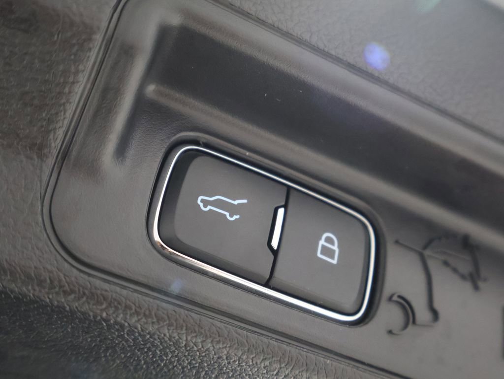 Used 2022 Ford Explorer XLT image 23
