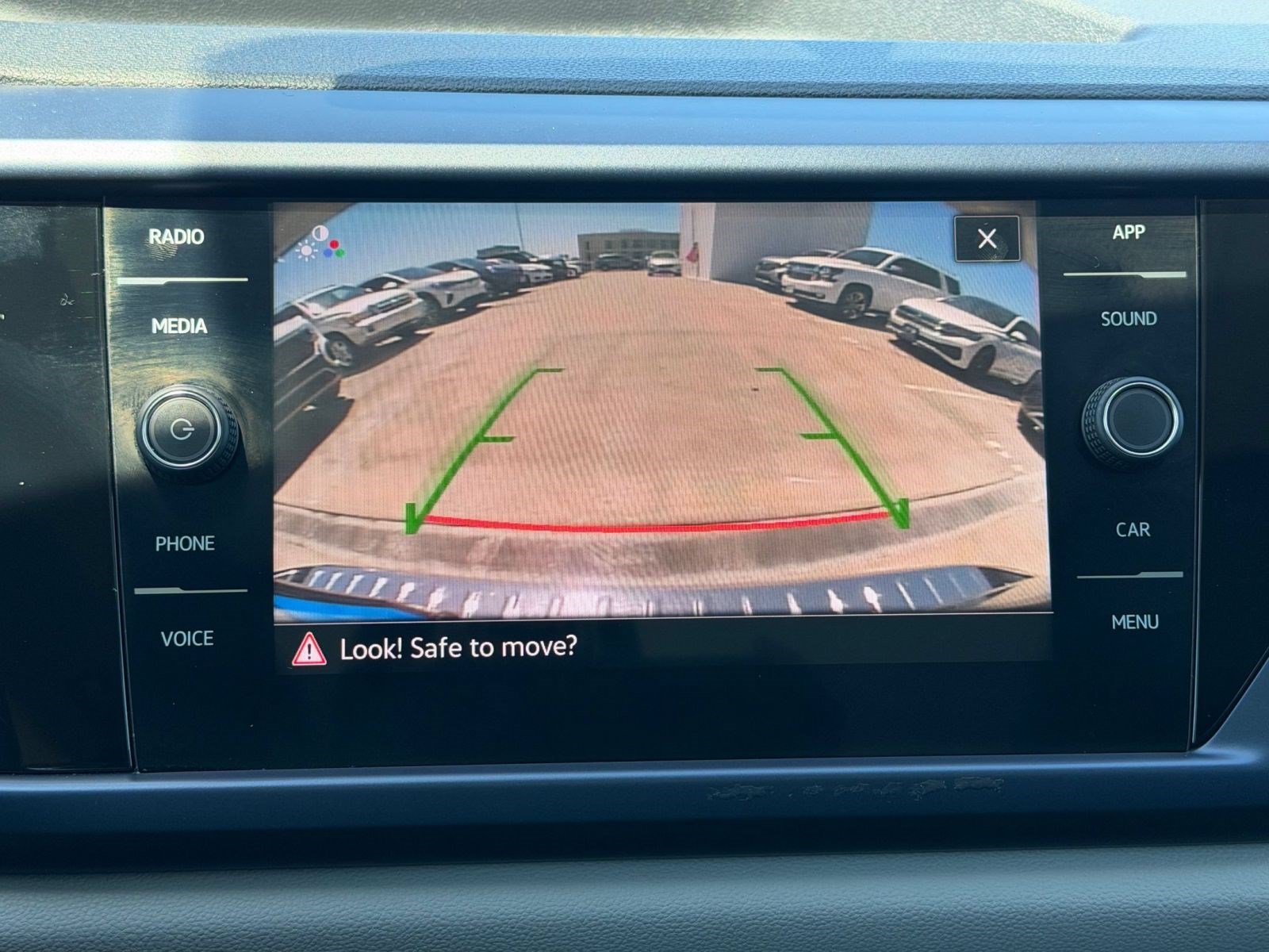 Certified 2022 Volkswagen Taos SE FWD image 19