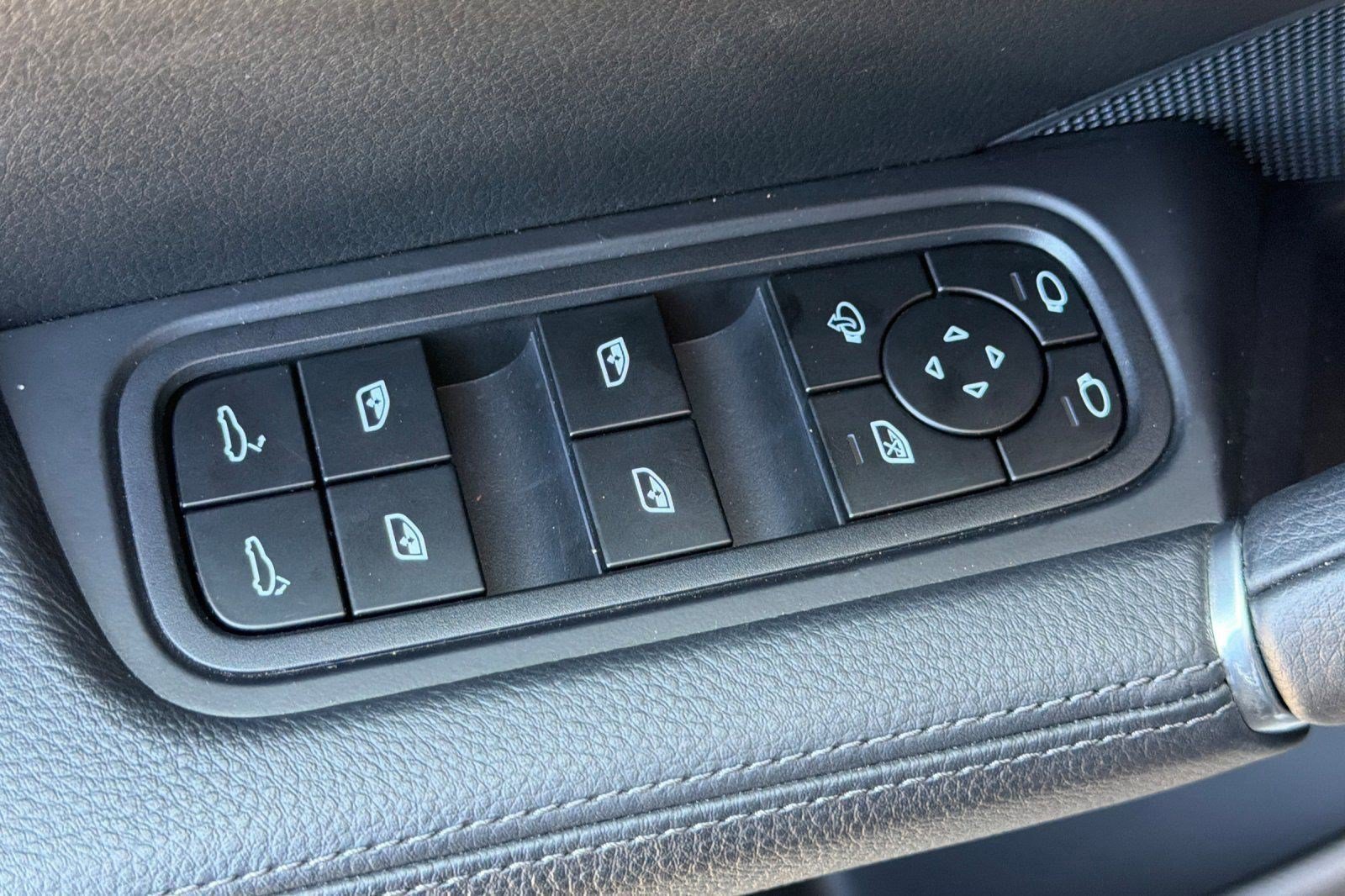 Used 2023 Porsche Cayenne AWD/4WD image 15