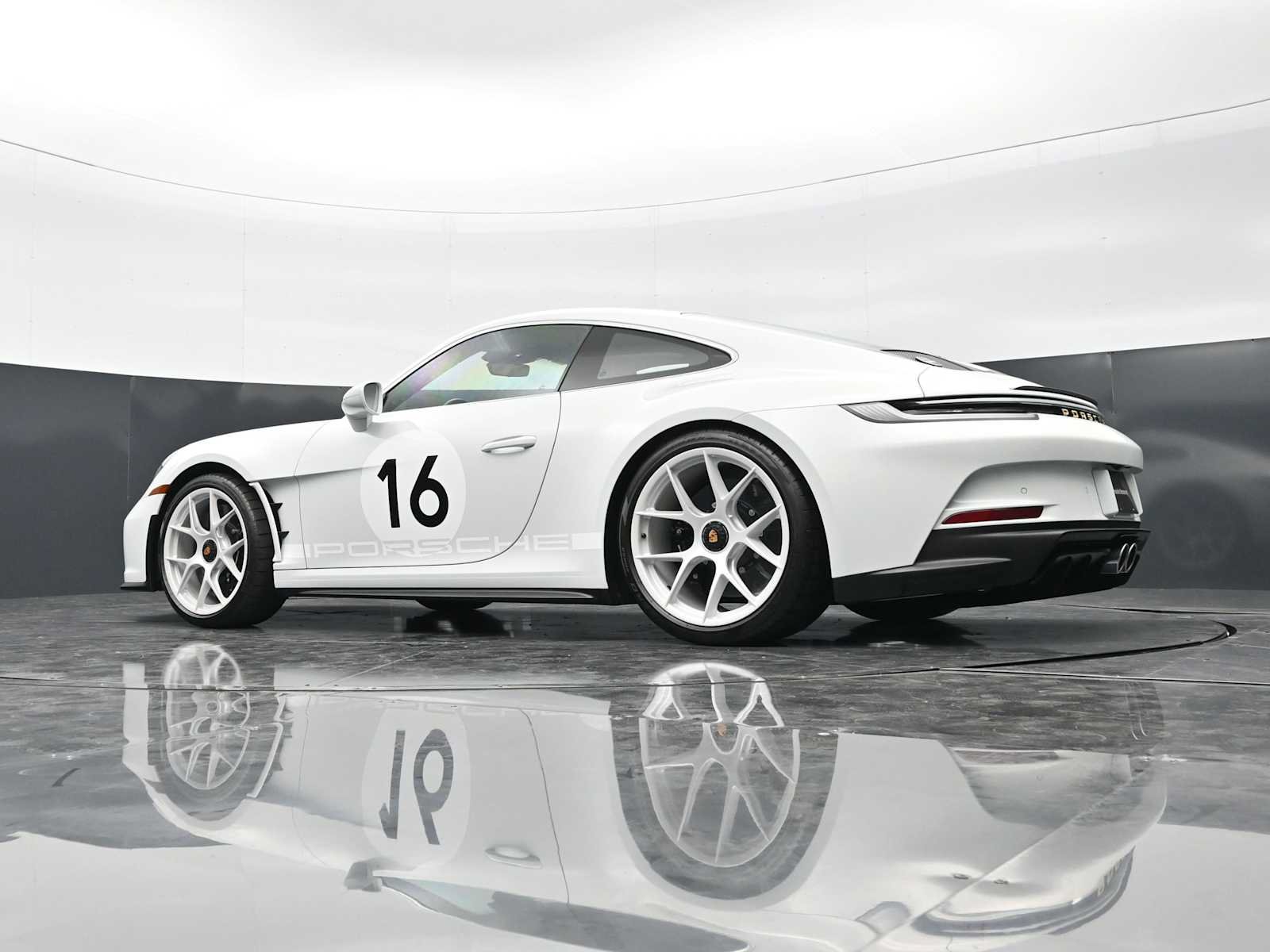 Certified 2024 Porsche 911 GT3 RS RWD image 47
