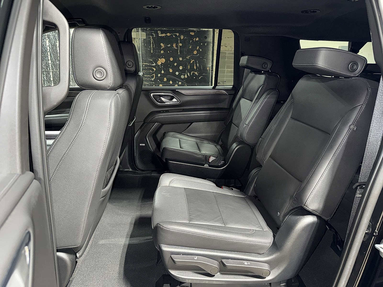 Used 2023 Chevrolet Suburban LT w/ Luxury Package AWD/4WD image 17