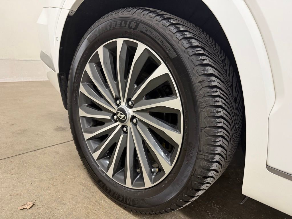 Used 2023 Hyundai Palisade Calligraphy image 13
