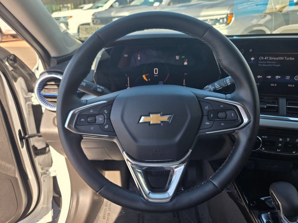 Used 2025 Chevrolet Trax LT w/ LT Convenience Package FWD image 20