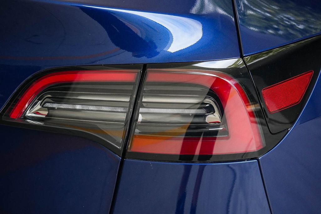 Used 2023 Tesla Model Y Long Range image 7