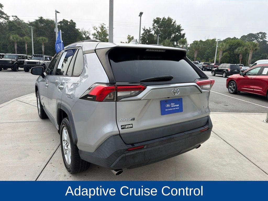 Used 2021 Toyota RAV4 XLE w/ Convenience Package FWD image 6