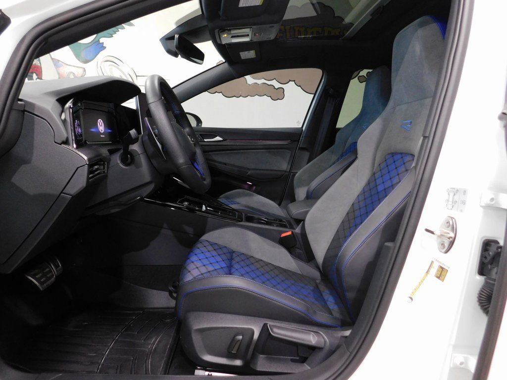 Used 2025 Volkswagen Golf R image 32