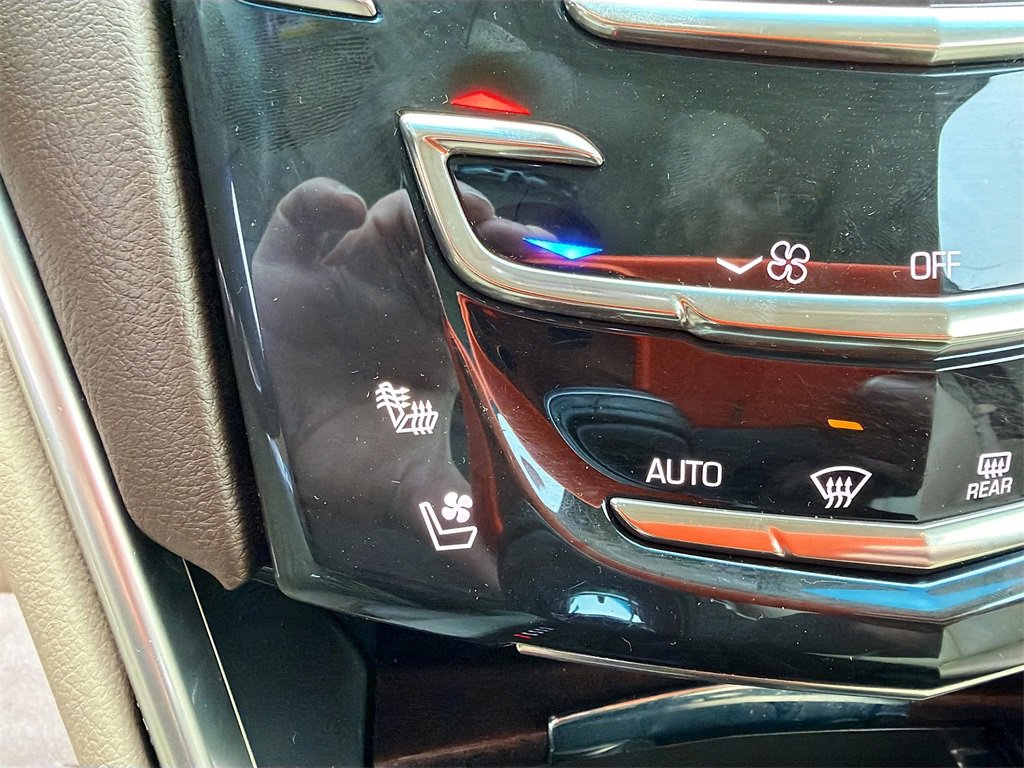 Used 2014 Cadillac XTS Luxury image 21