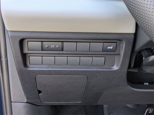 New 2025 Mitsubishi Outlander SE image 16