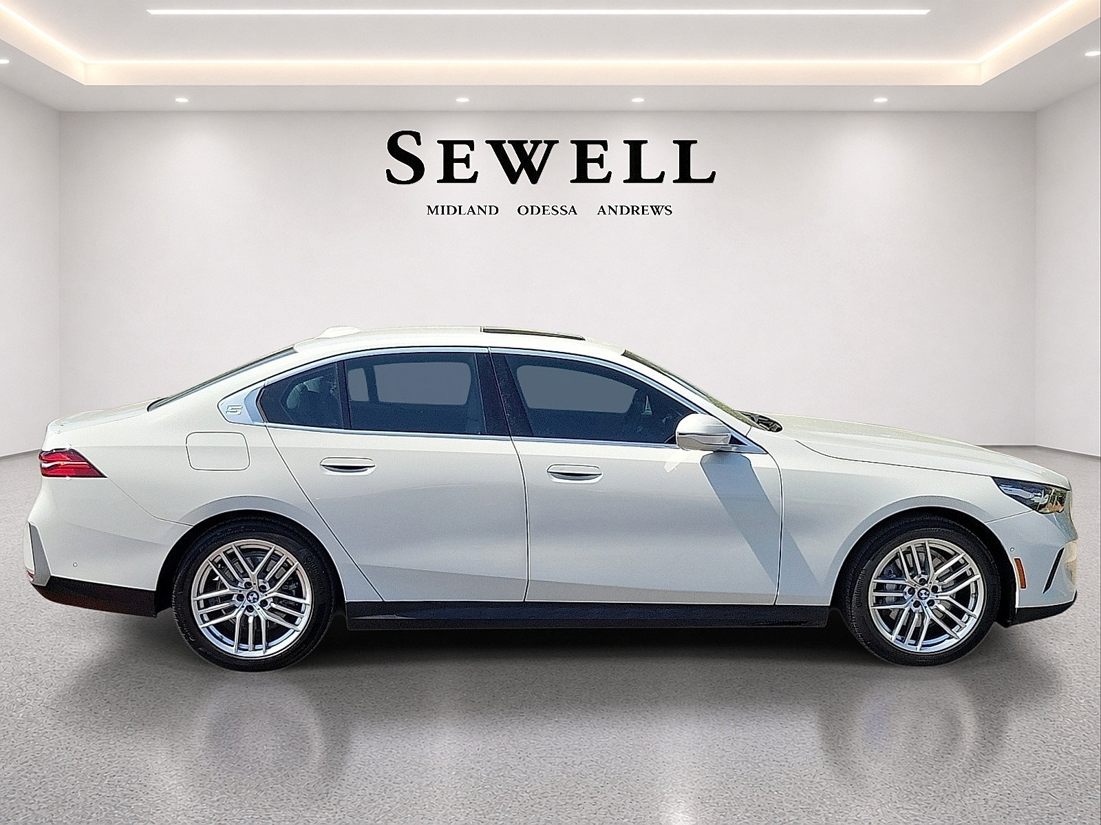 Used 2025 BMW 530i xDrive AWD/4WD image 5