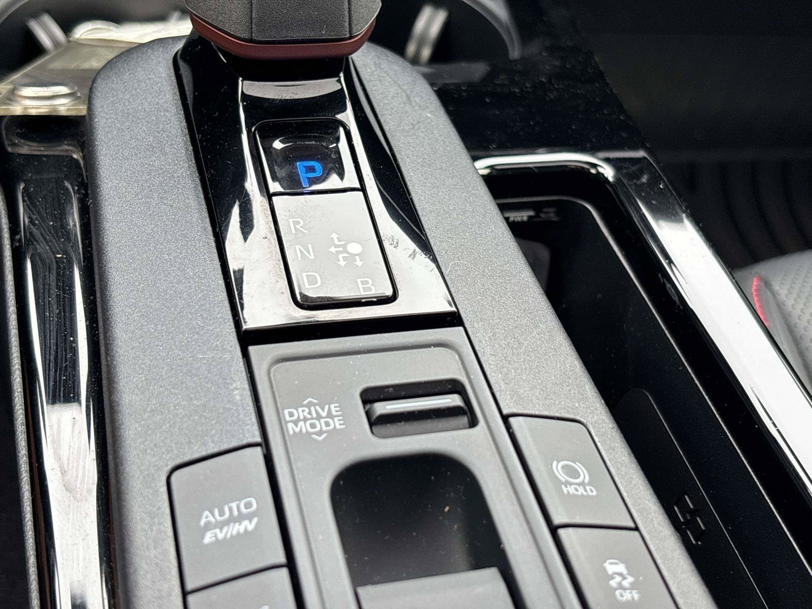 New 2025 Toyota Prius Plug-In Hybrid FWD image 11