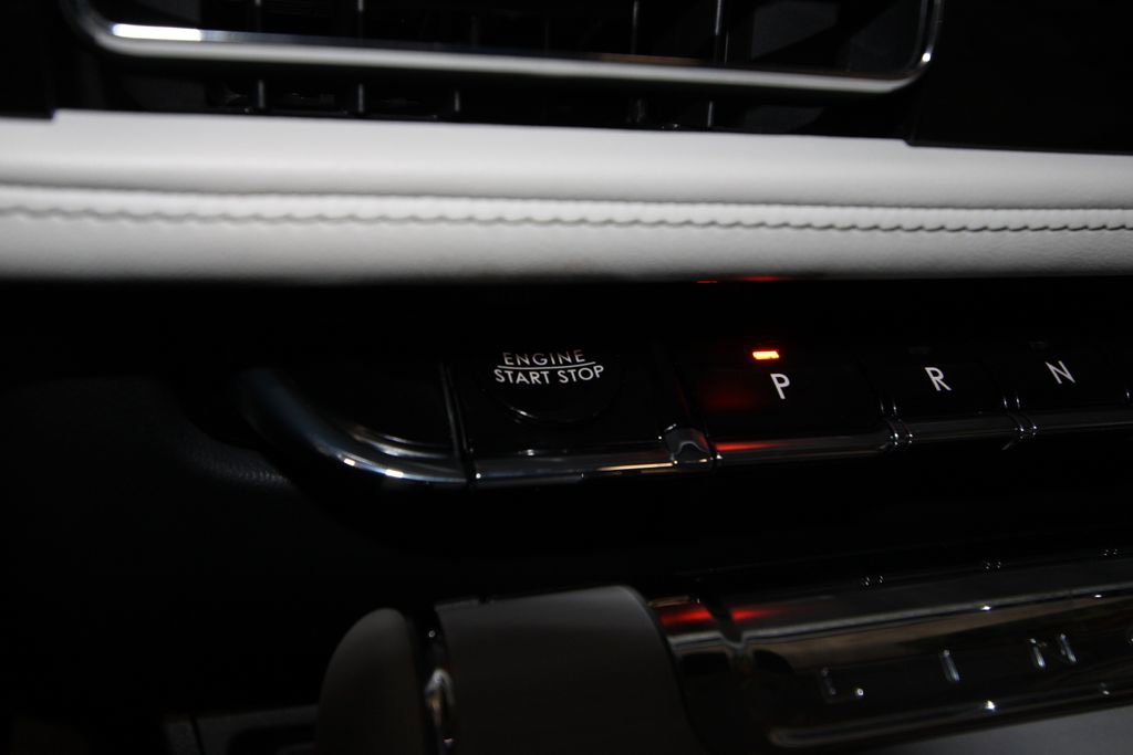 Used 2025 Lincoln Aviator Reserve w/ Equipment Group 201A image 13