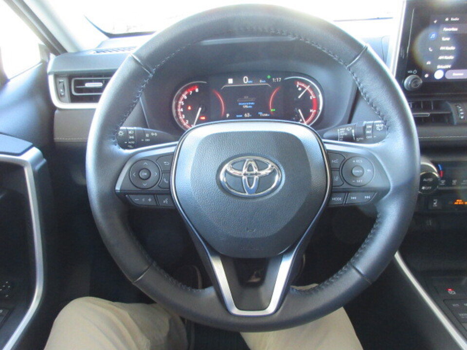 Used 2025 Toyota RAV4 XLE Premium image 19