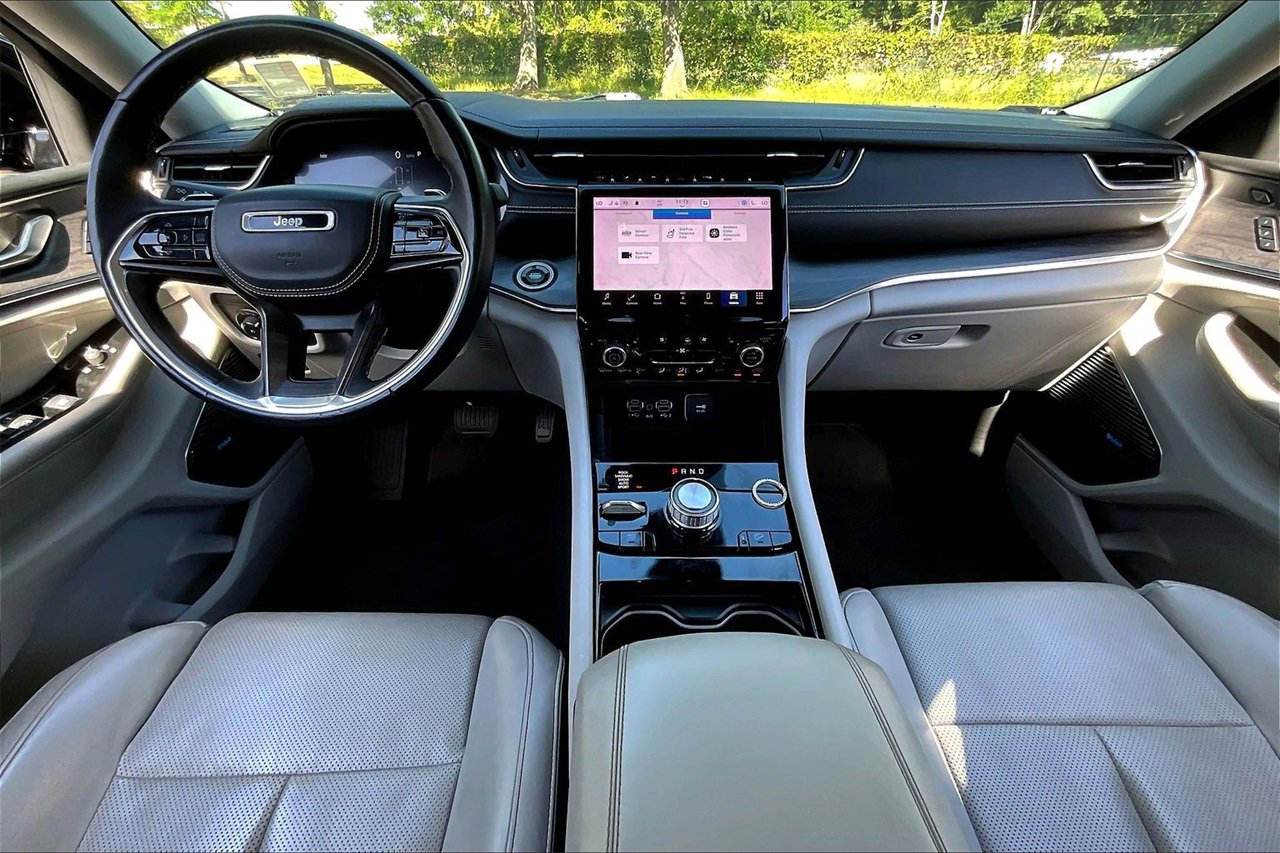 Used 2021 Jeep Grand Cherokee L Overland w/ Luxury Tech Group IV image 7