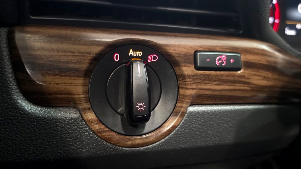 Used 2022 Volkswagen Passat 2.0T FWD image 20