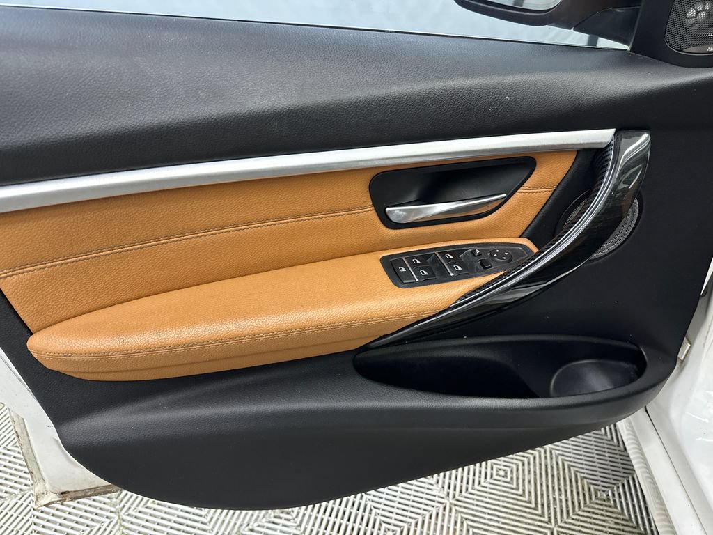 Used 2018 BMW 330i Sedan RWD image 11