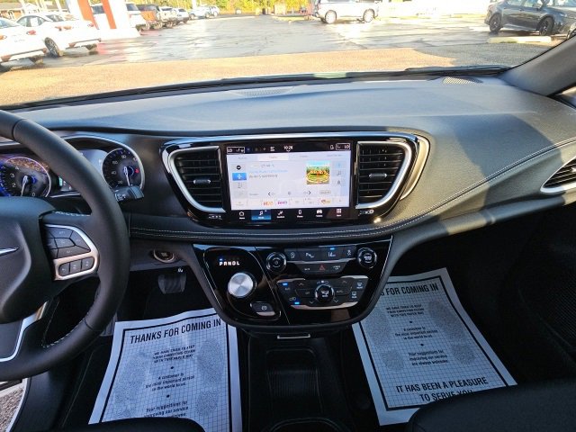 New 2026 Chrysler Pacifica Select image 21