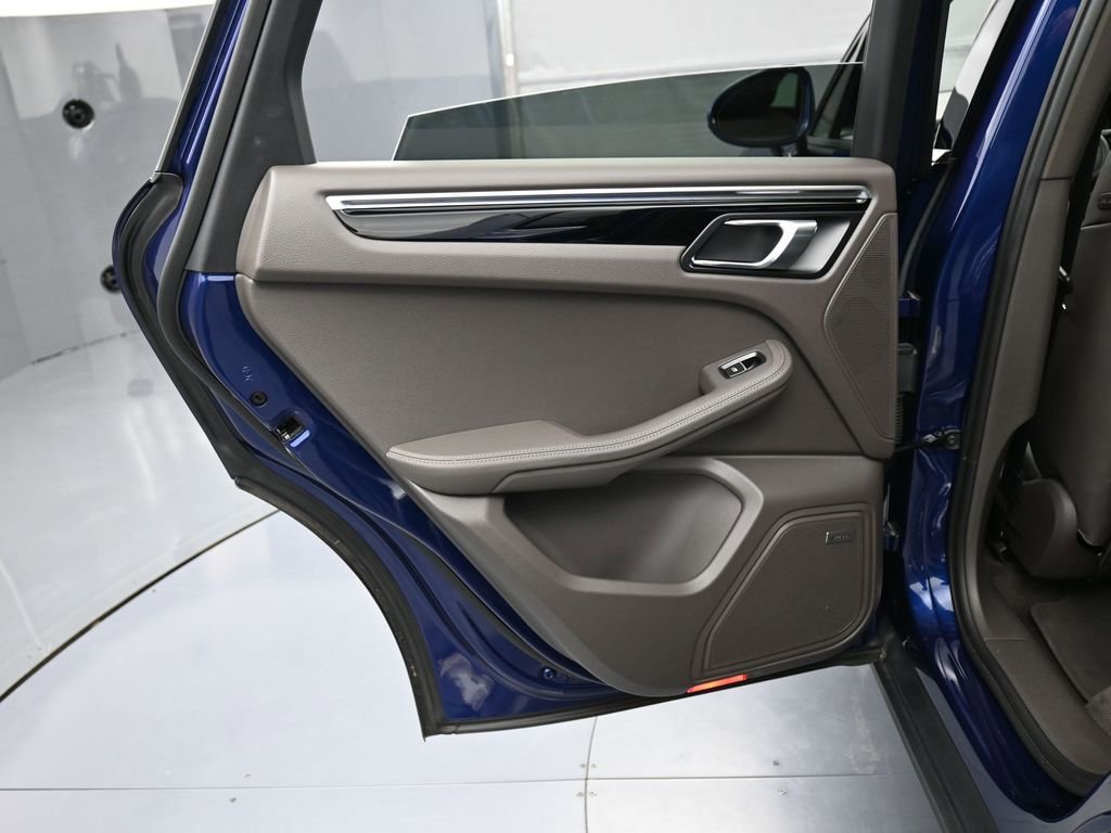 Certified 2025 Porsche Macan image 23