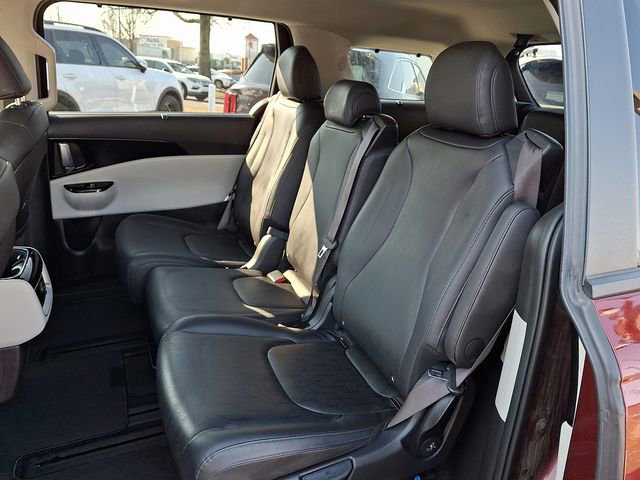 Used 2024 Kia Carnival EX image 10