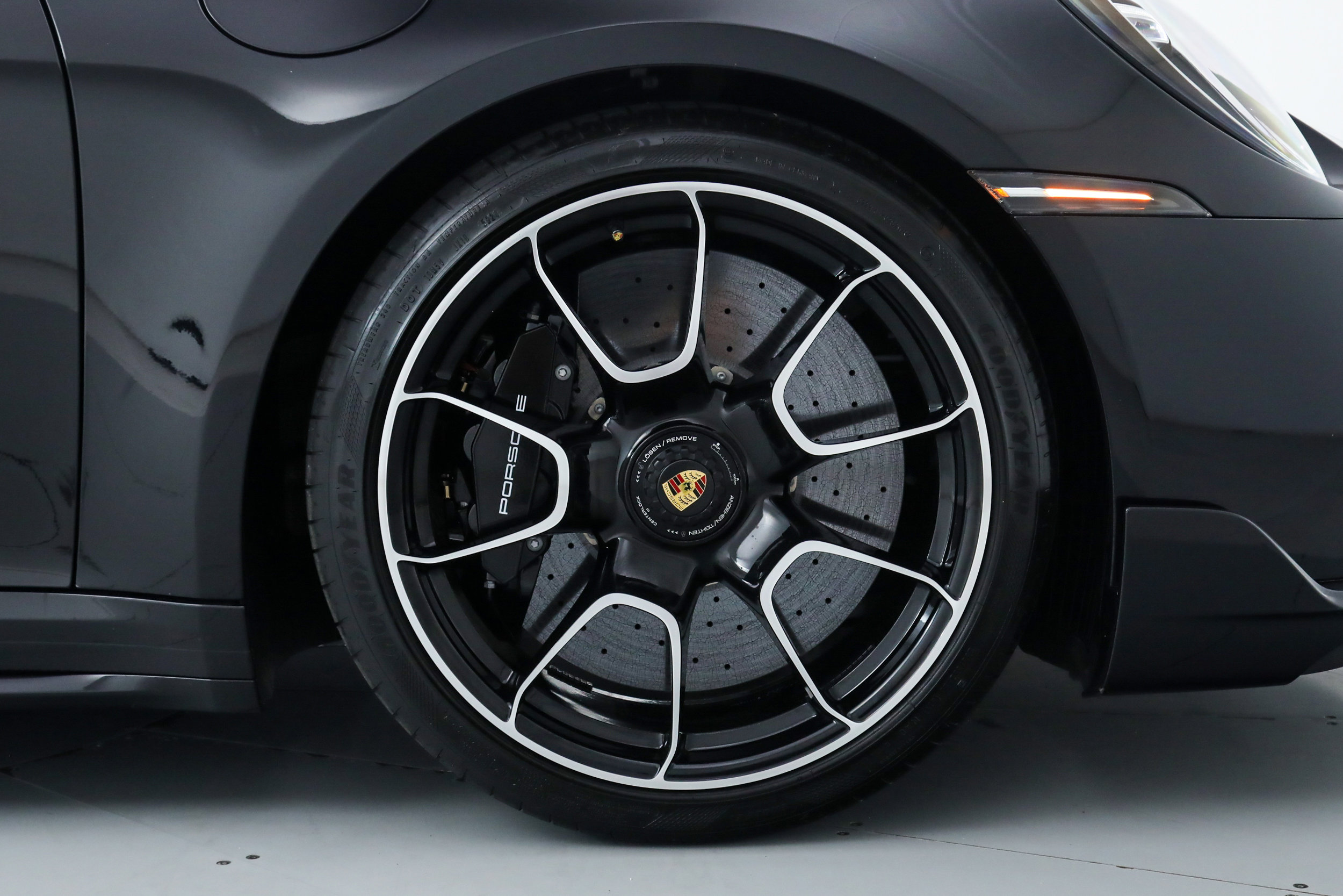 Used 2025 Porsche 911 Turbo S AWD/4WD image 38