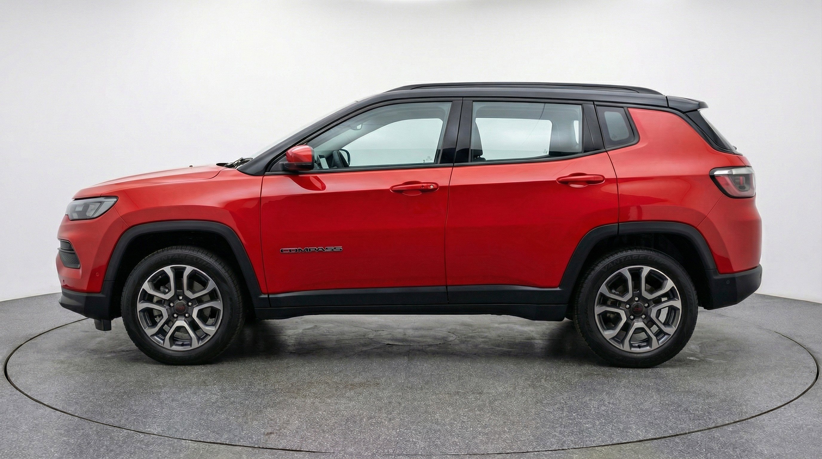 Used 2025 Jeep Compass Trailhawk AWD/4WD image 5