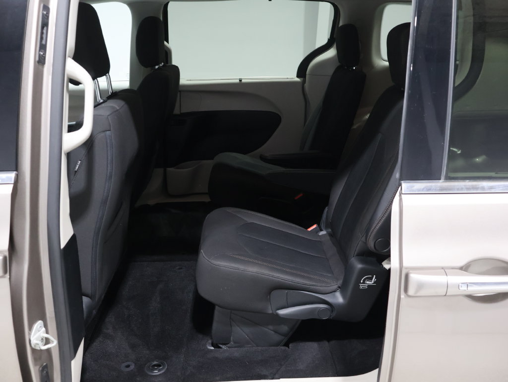 Used 2018 Chrysler Pacifica Touring Plus FWD image 20